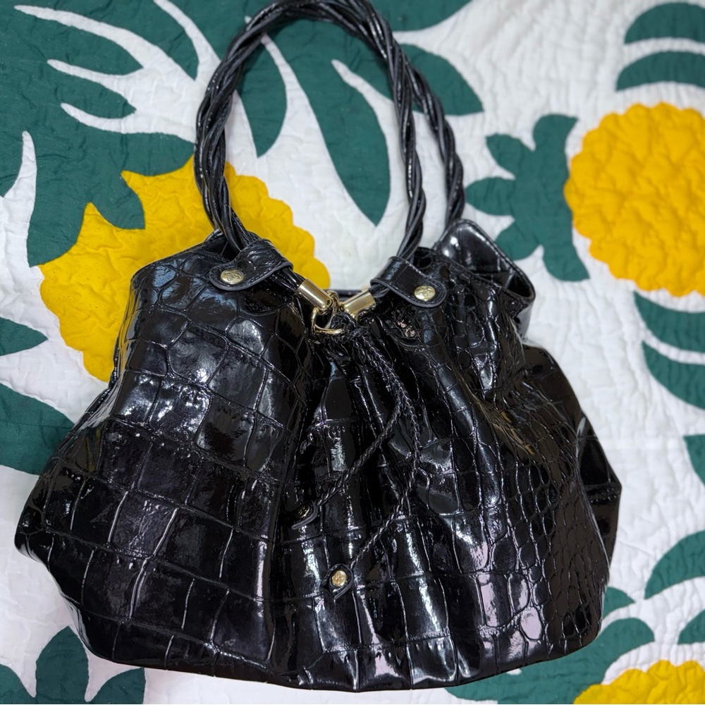 Elegant Black Crocodile-Embossed Women's Bag